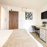 Alexandra House-Apartments